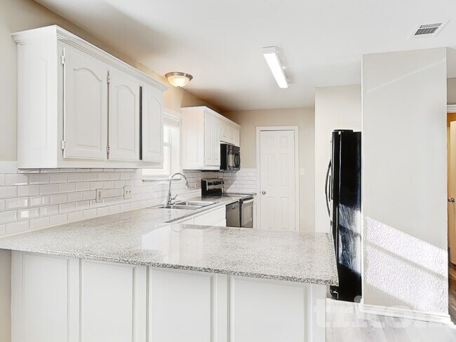 Photo - 836 Greenridge Dr