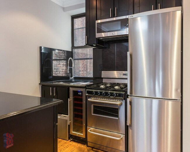 438 W 52nd St Unit 7C