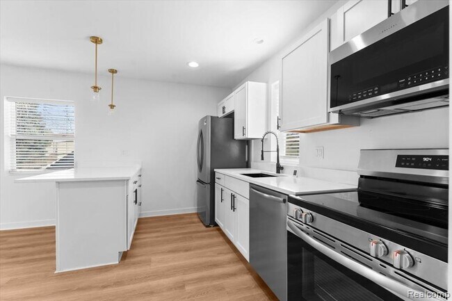 Photo - 1440 Lakepointe St