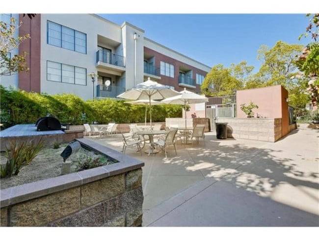 Building Photo - 1060 S 3rd St Unit 339