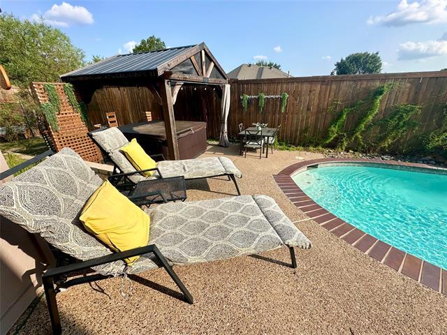 Photo - 198 Radecke Rd