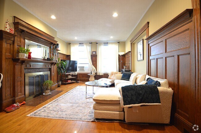 Building Photo - 1793 Beacon St Unit 3 Rental