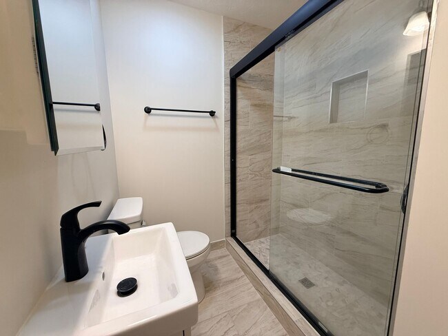 Photo - 400 Gayle Way