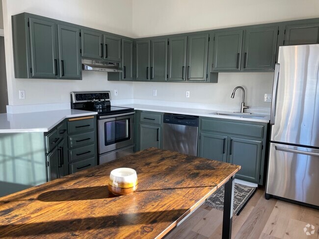 Building Photo - 543 NE Emerson Ave Unit C Rental
