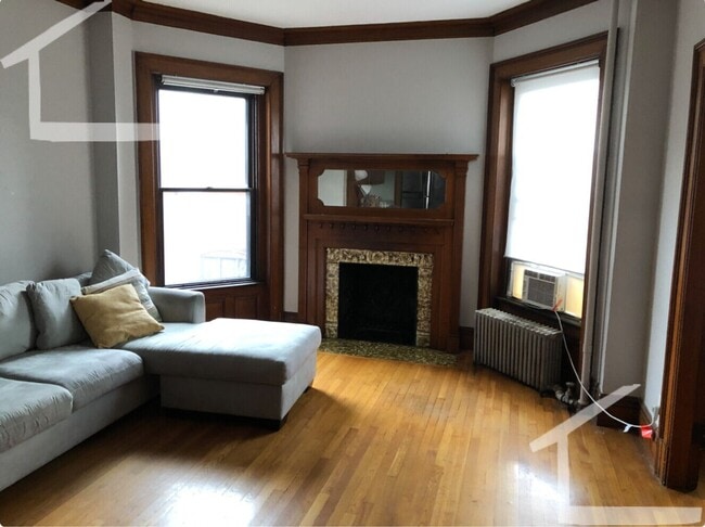 Building Photo - 9/1 No Fee! Sunny, charming 1BR near Kenmore, Audobon Circle!