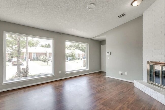 Photo - 210 Kathleen Dr