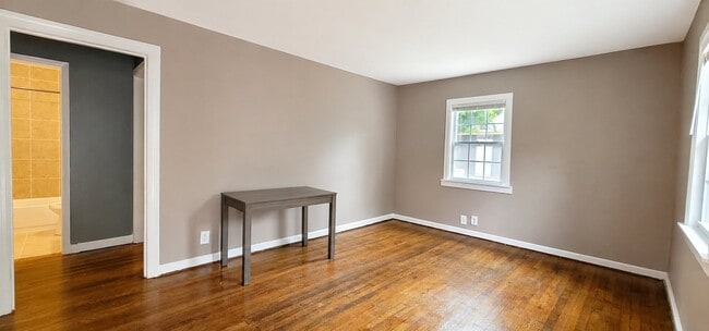 Photo - 1401 Oak St