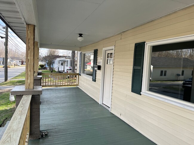 Photo - 3 Bed / 1 Bath Home Downtown Corbin