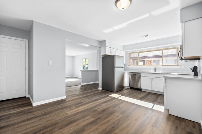 Dining to Kitchen