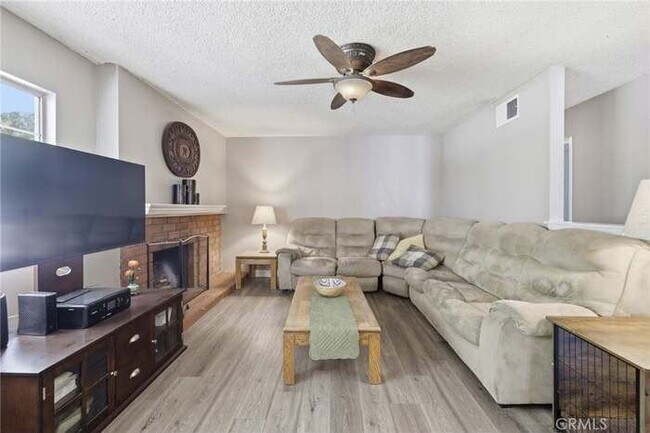 Photo - 28003 Urbandale Ave
