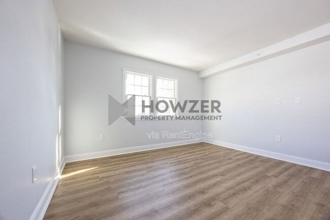 Photo - 50 Yarmouth Rd