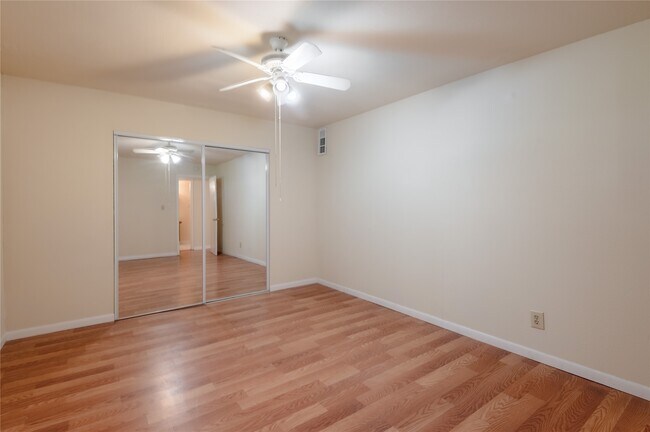Building Photo - 138 Summer Pl