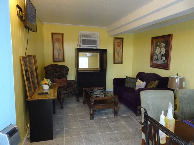 E & E Motel Furnished with Utilities Included
