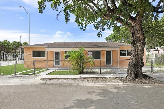Building Photo - 1202 NW 34th St Unit 1202