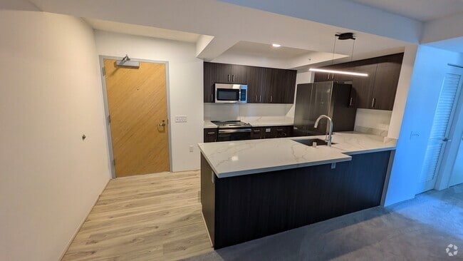 Building Photo - 615 Keawe St Rental