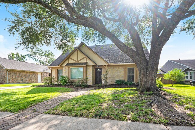 Photo - 302 Lochnell Dr