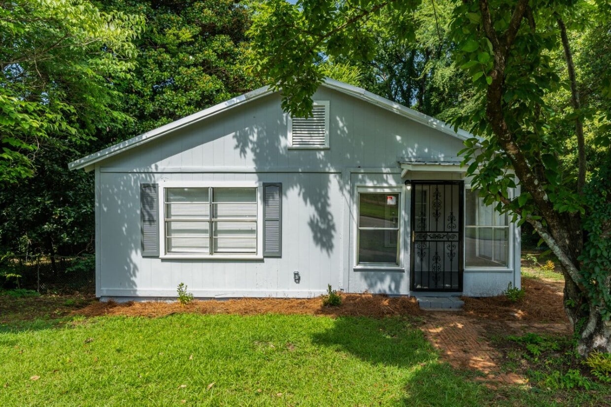 Photo - Charming 3bedroom 2 bath home Move- In Ready Located at 1812 26th Avenue Tuscaloosa, AL 35401