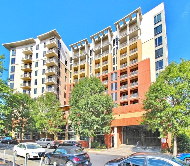 Building Photo - Spectacular 7th floor corner Unit 713