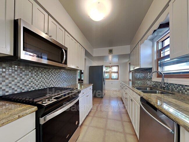 Photo - 1637 47th St