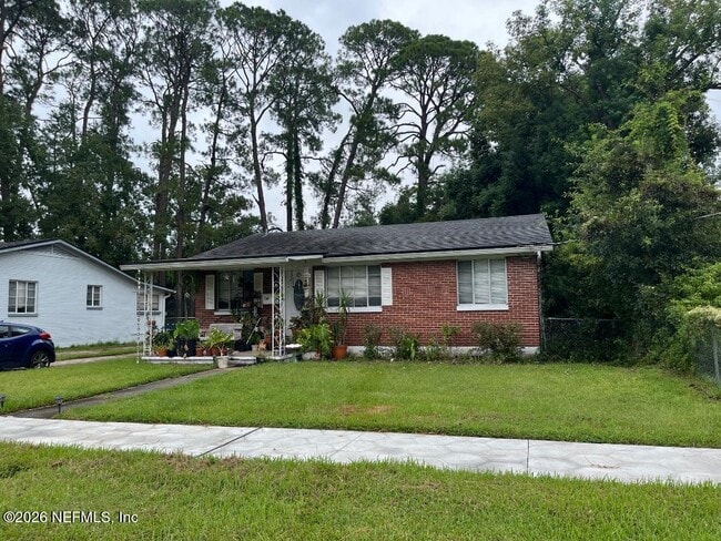 Photo - 1077 Wolfe St