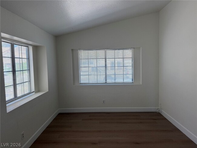 Building Photo - 2324 Chapman Hill Dr