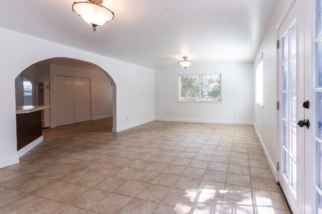 Photo - 300 IOLI Ranch Cir