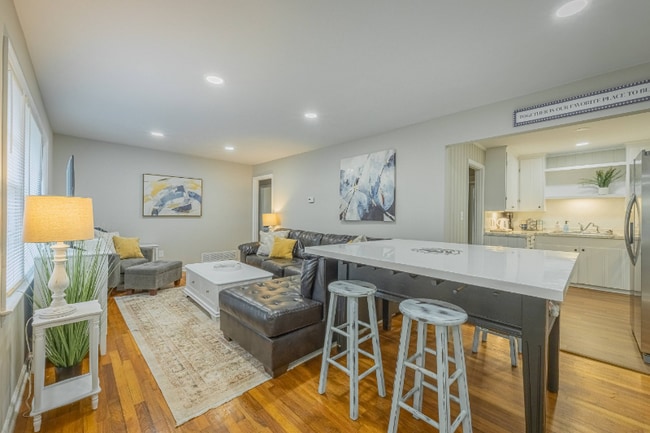 Photo - 230 Habersham Dr