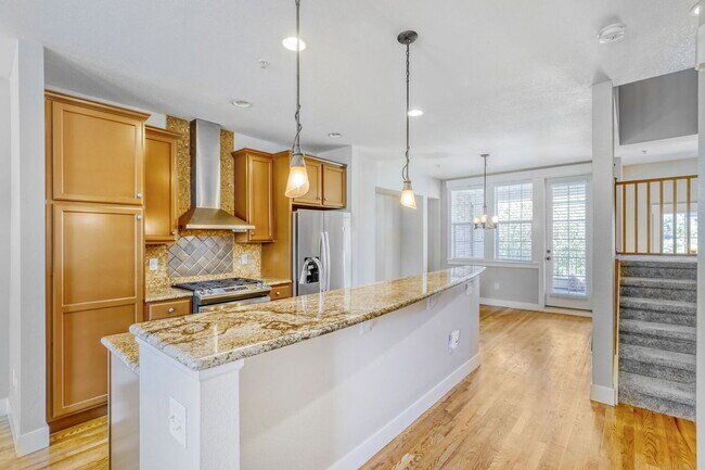 Photo - 3381 Xenia St