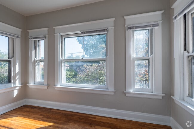 1BR+DEN, 1BA - 990SF - Den