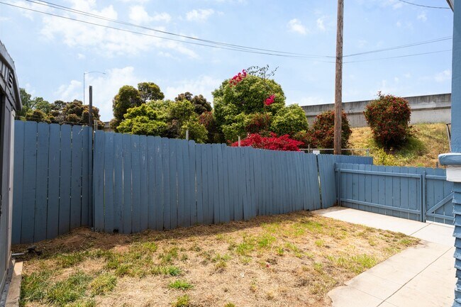 Photo - 531-535 W Juniper Street Unidad 535 W Juniper Street