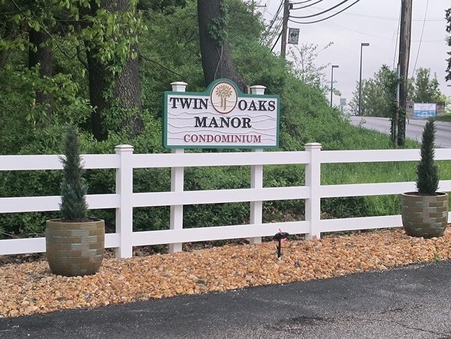 Photo - 2029 Sanlin Dr Condo Unit Twin Oaks Manor