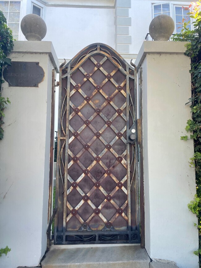 private gate - 1238 N Crescent Heights Blvd Unit 1234