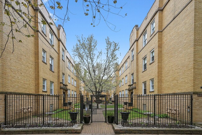 Building Photo - 1338.5 W Estes Ave Unit 2N Rental