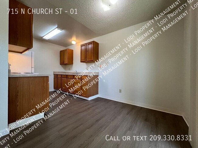 Photo - 715 N Church St Unit 01