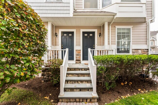 Photo - 85 Camp Ave Unidad APT 1F