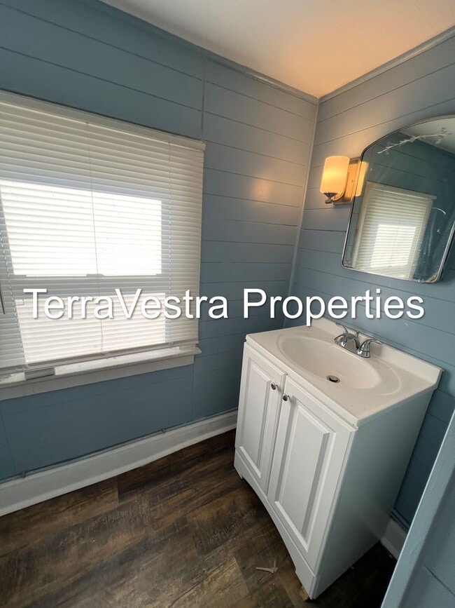 Photo - 604 Sherman Ave Unit 2