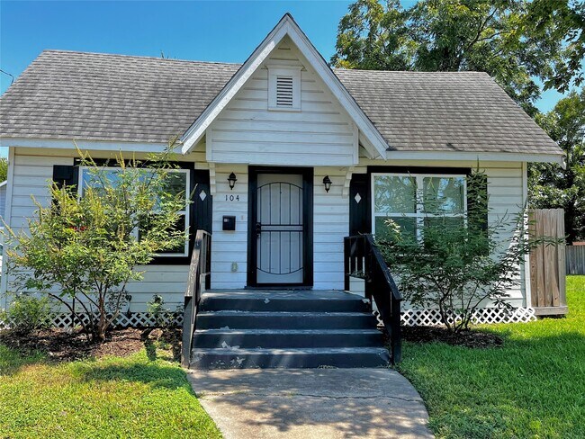 Building Photo - 104 N Eastwood St Rental