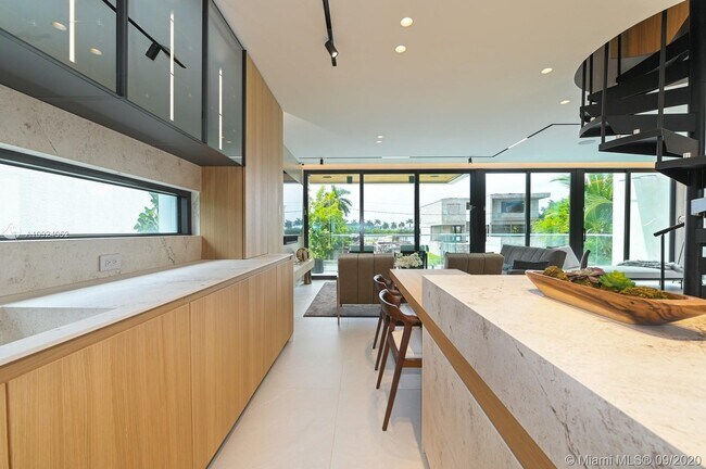 Photo - 288 Palm Ave