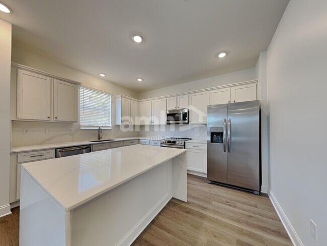 Photo - 482 Pointe Dr