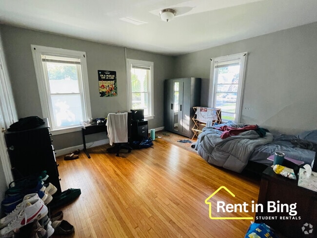 Building Photo - 96 Chapin St Rental
