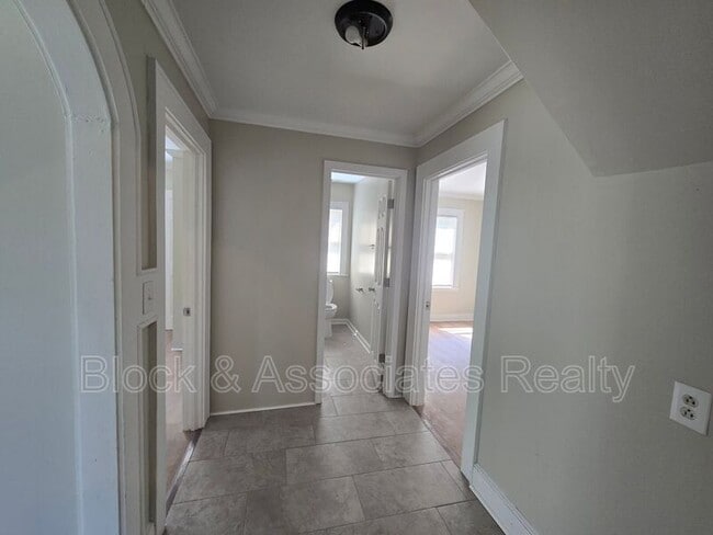 Photo - 330 Stratford Rd
