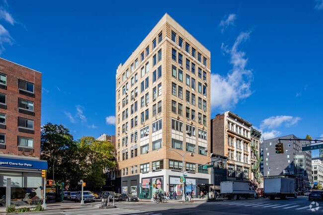 Entire Building - 575 Avenue of the Americas Apartments