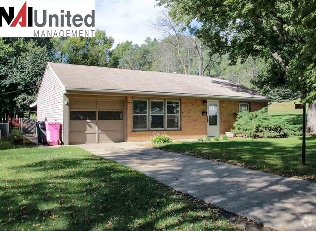 Building Photo - Three bedroom, one bathroom home for rent