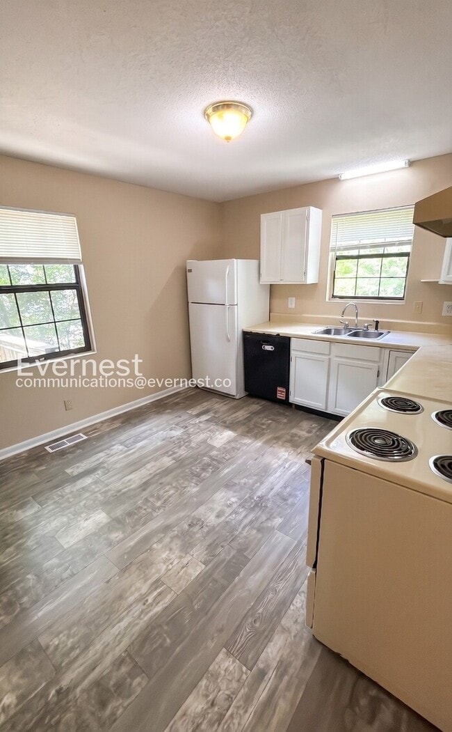 Photo - 1710 Ichabod Ln Unit B