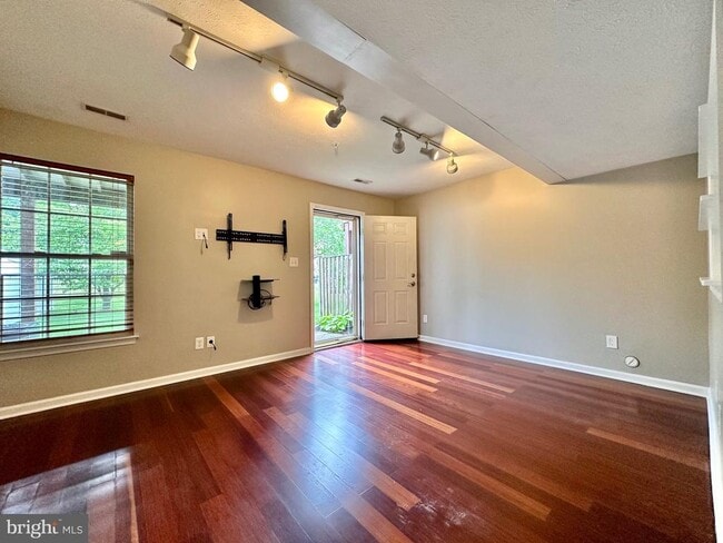Photo - 2107 Mardic Dr