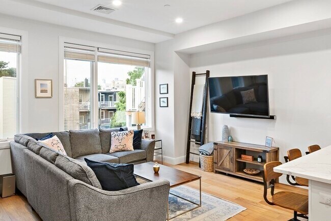 Photo - 303 Sumner St Unit 3R