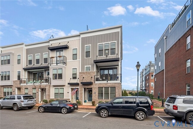 Photo - 5271 Old Main St