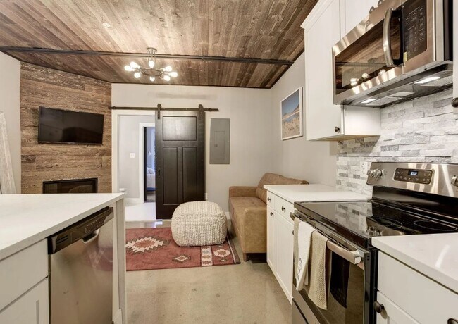 Photo - 12 W Montgomery St House