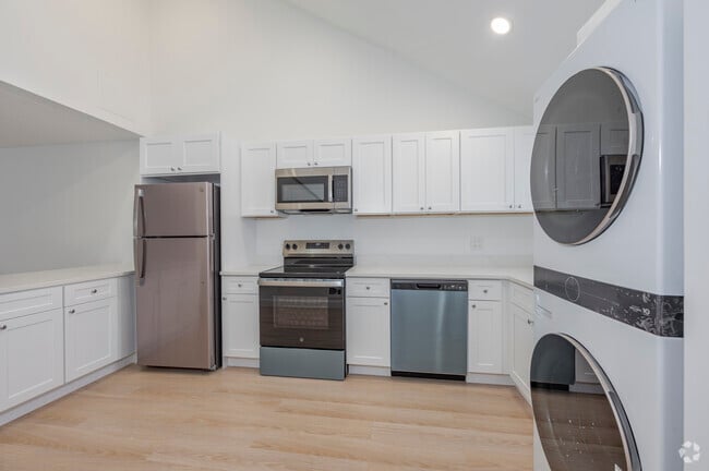 1BD, 1BA - 852 SF - Kitchen