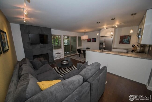 Remodeled 1 Bedroom Condo in North Boulder. - Remodeled 1 Bedroom Condo in North Boulder.
